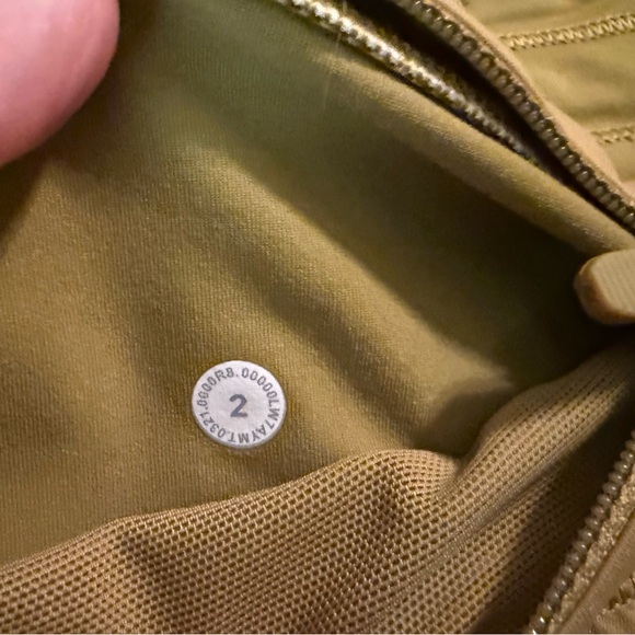 Lululemon Speed Up Women’s Short in Auric Gold Size 2 - Picture 2 of 5